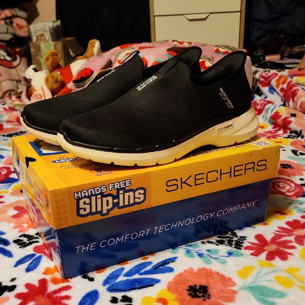 MENS New In Box Skechers Slip-Ins
